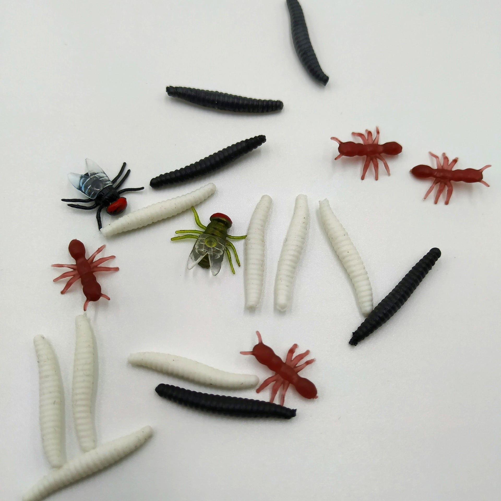Realistic Fake Maggots Set - Soft Rubber Novelty Larvae for Hilarious Halloween Pranks and Spooky Decorations