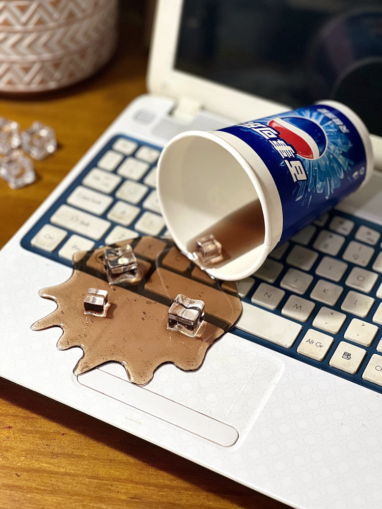 3D Simulation Spilled Drink Phone Stand - Creative Desktop Ornament & Novelty Phone Holder - Realistic Fake Soda & Coffee Cup Decor for Office and Home