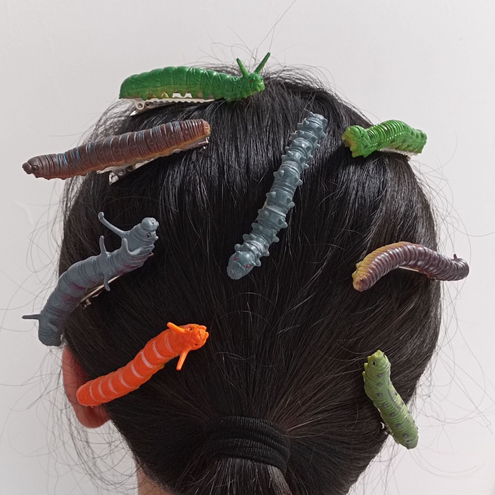 Realistic Caterpillar Hair Clip - Spooky Halloween 3D Insect Hairpin - Creative Horror Prank Accessory and Unique Gothic Head Decoration