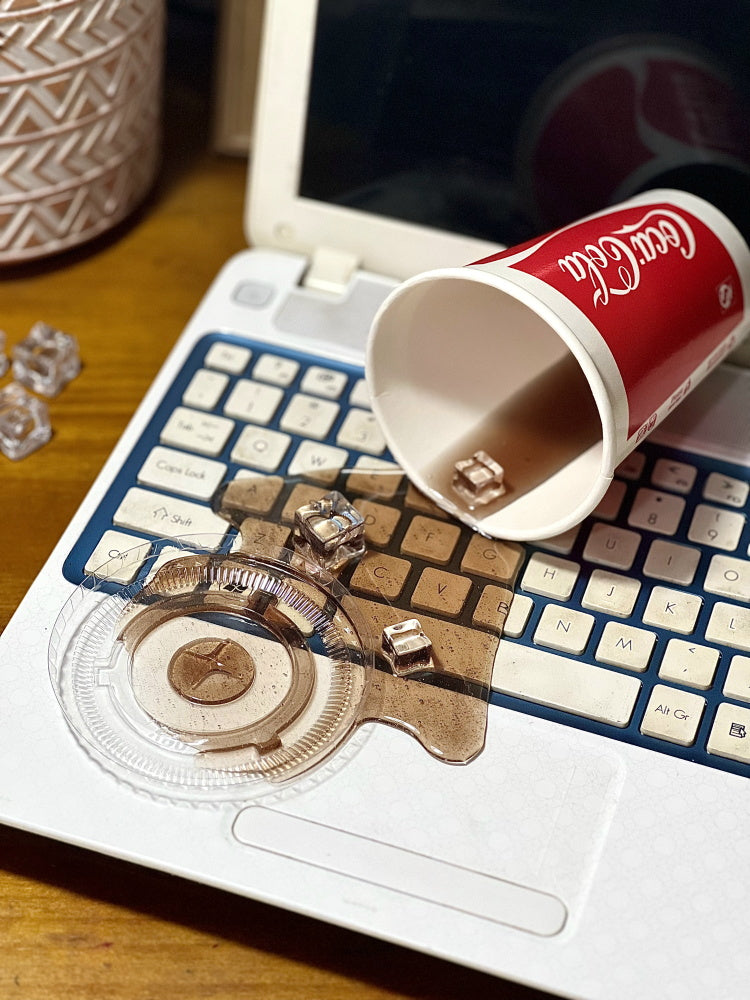 3D Simulation Spilled Drink Phone Stand - Creative Desktop Ornament & Novelty Phone Holder - Realistic Fake Soda & Coffee Cup Decor for Office and Home