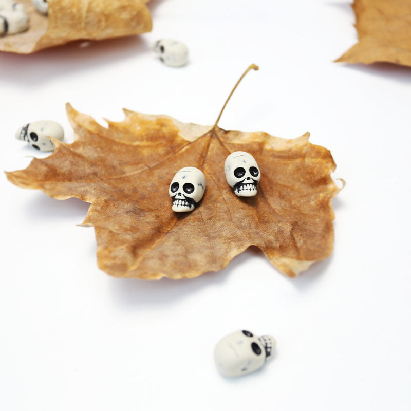 Miniature Realistic Skulls Set - Spooky Skeleton Head Ornaments for Halloween Tabletop Decor and Haunted House Party Props