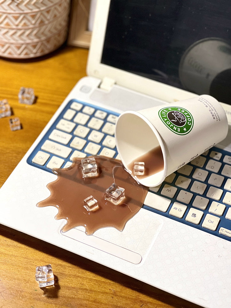 3D Simulation Spilled Drink Phone Stand - Creative Desktop Ornament & Novelty Phone Holder - Realistic Fake Soda & Coffee Cup Decor for Office and Home